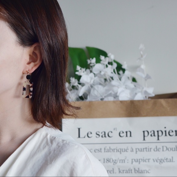 Light Tortoise Squared Drop Earrings Silver Posts - Picture 3 of 7